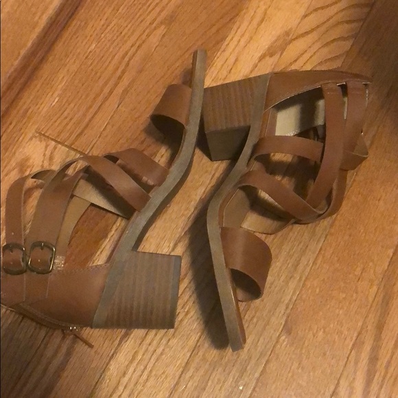 New without box Jellypop strappy heels - Picture 5 of 6